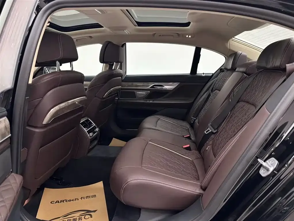 BMW 7 Series — фото 10