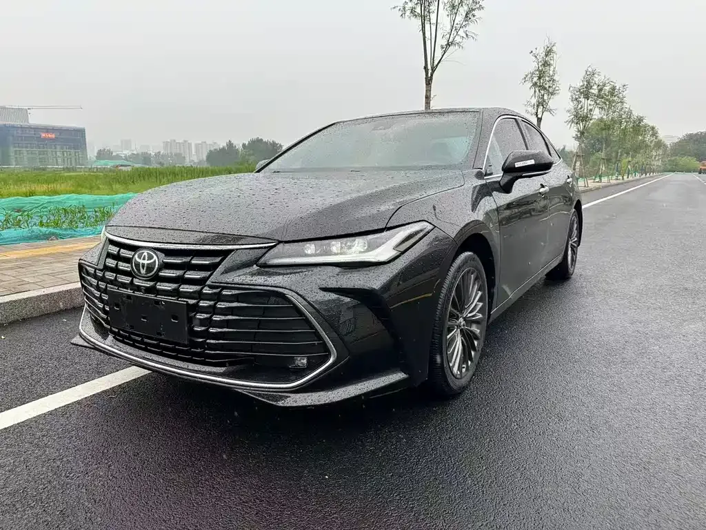 Toyota Avalon — фото 1