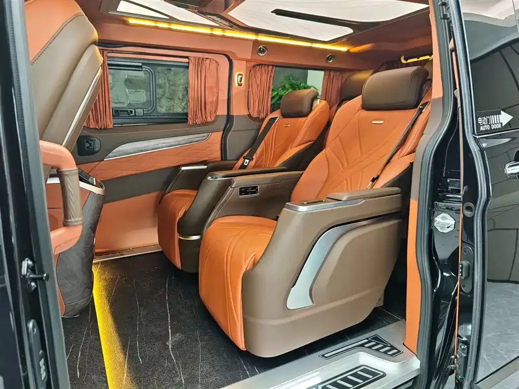Ford Tourneo — фото 9