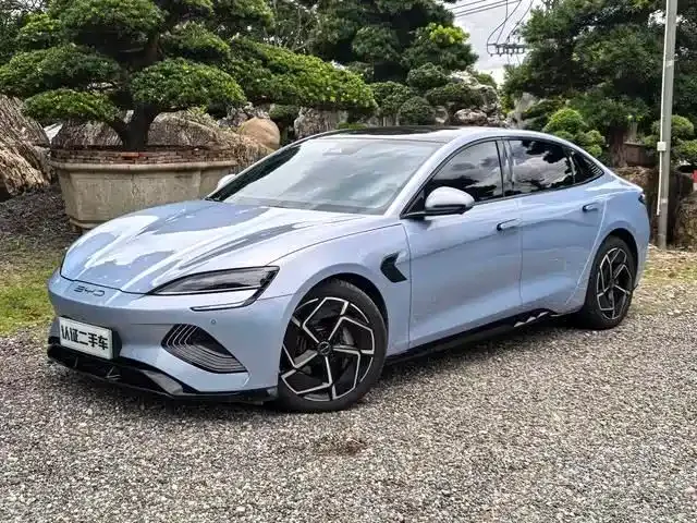 BYD Seal — фото 1