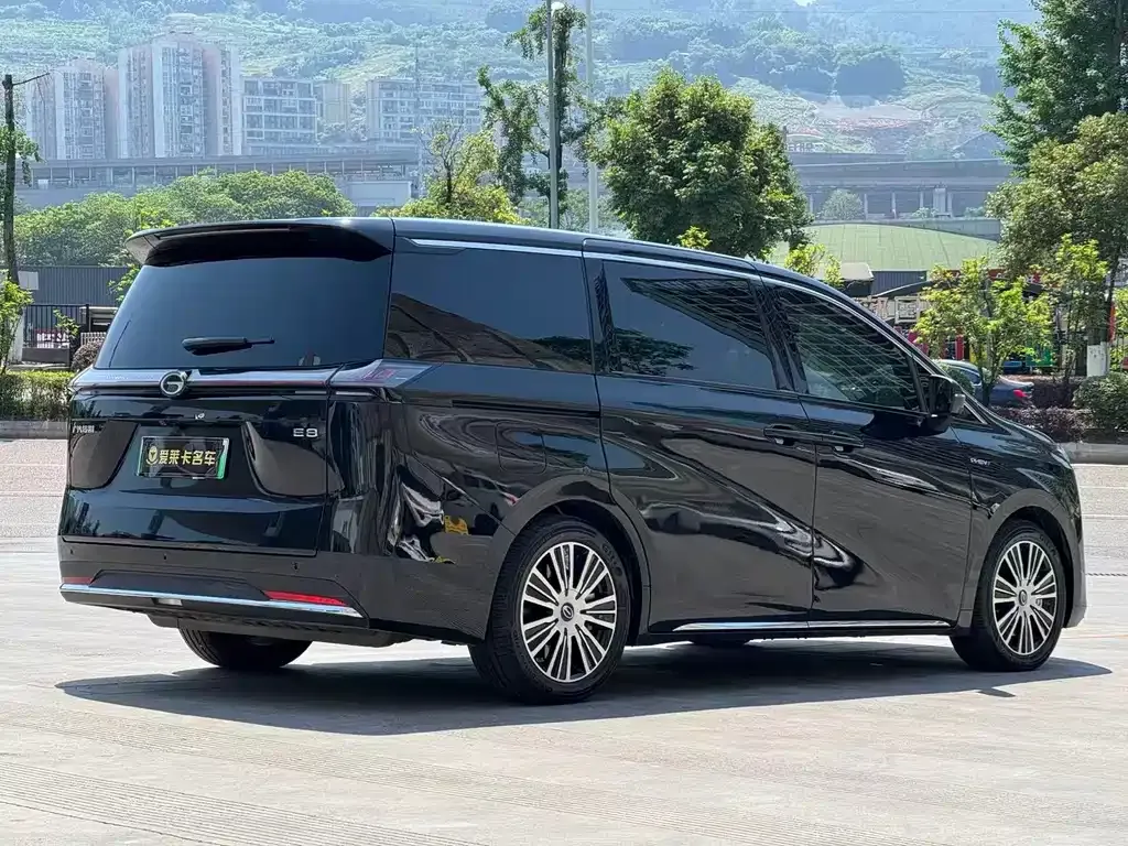 GAC Motor 传祺E8 PHEV — фото 10