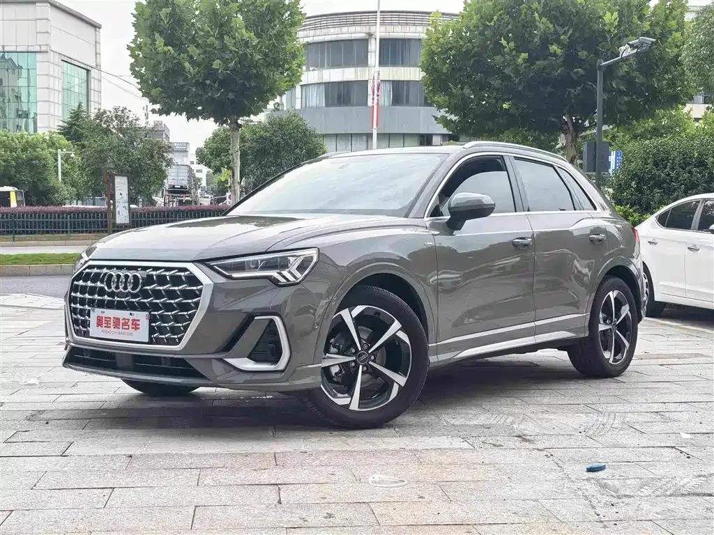 Audi Q3 — фото 1