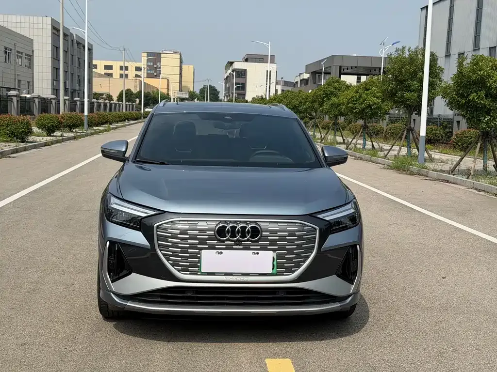 Audi Q4 e-tron — фото 4