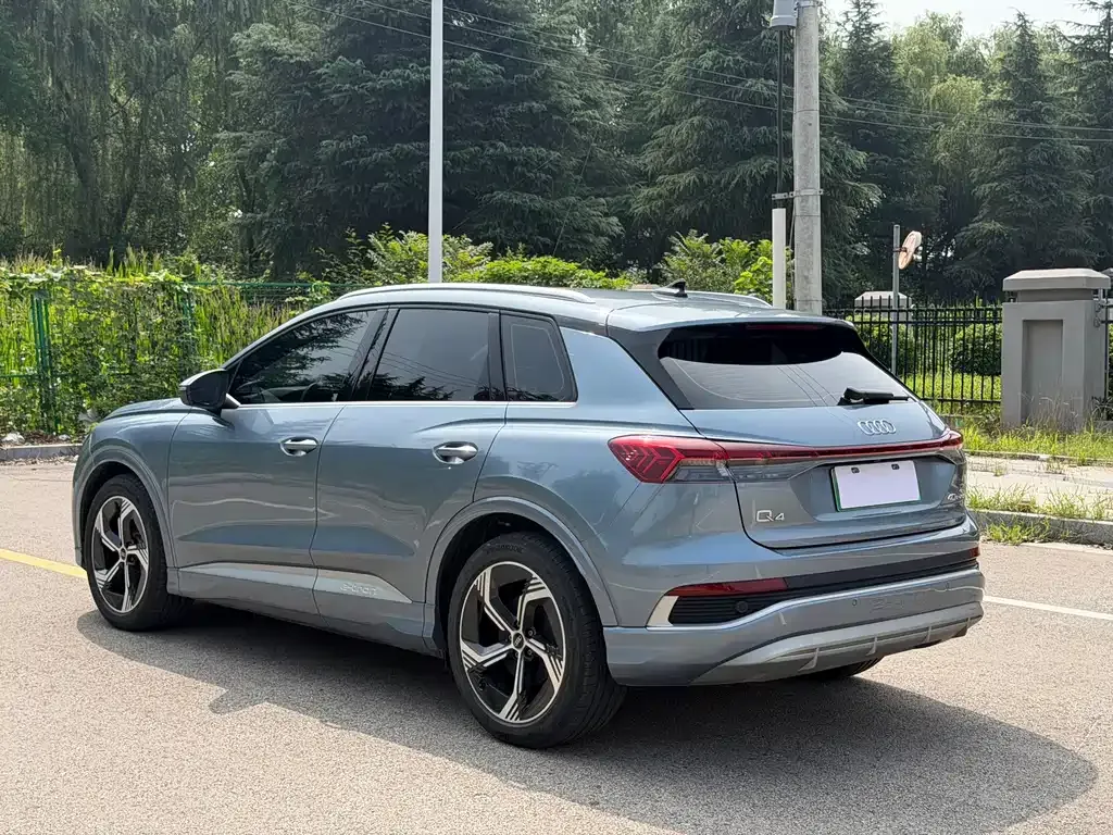 Audi Q4 e-tron — фото 6
