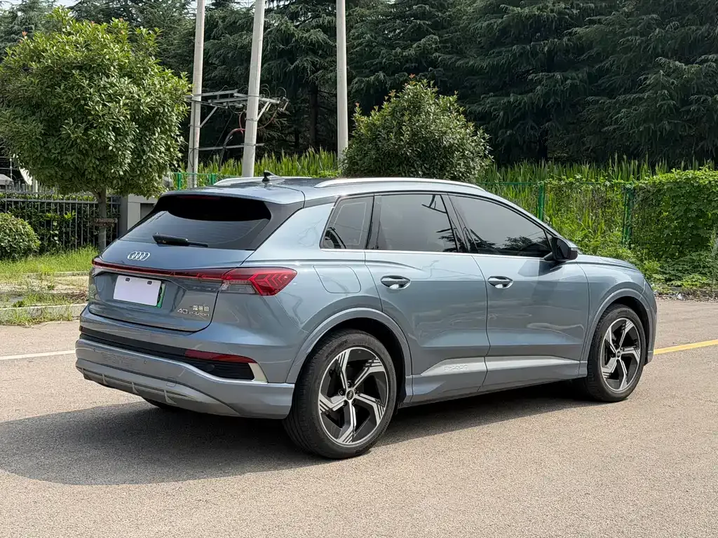 Audi Q4 e-tron — фото 9