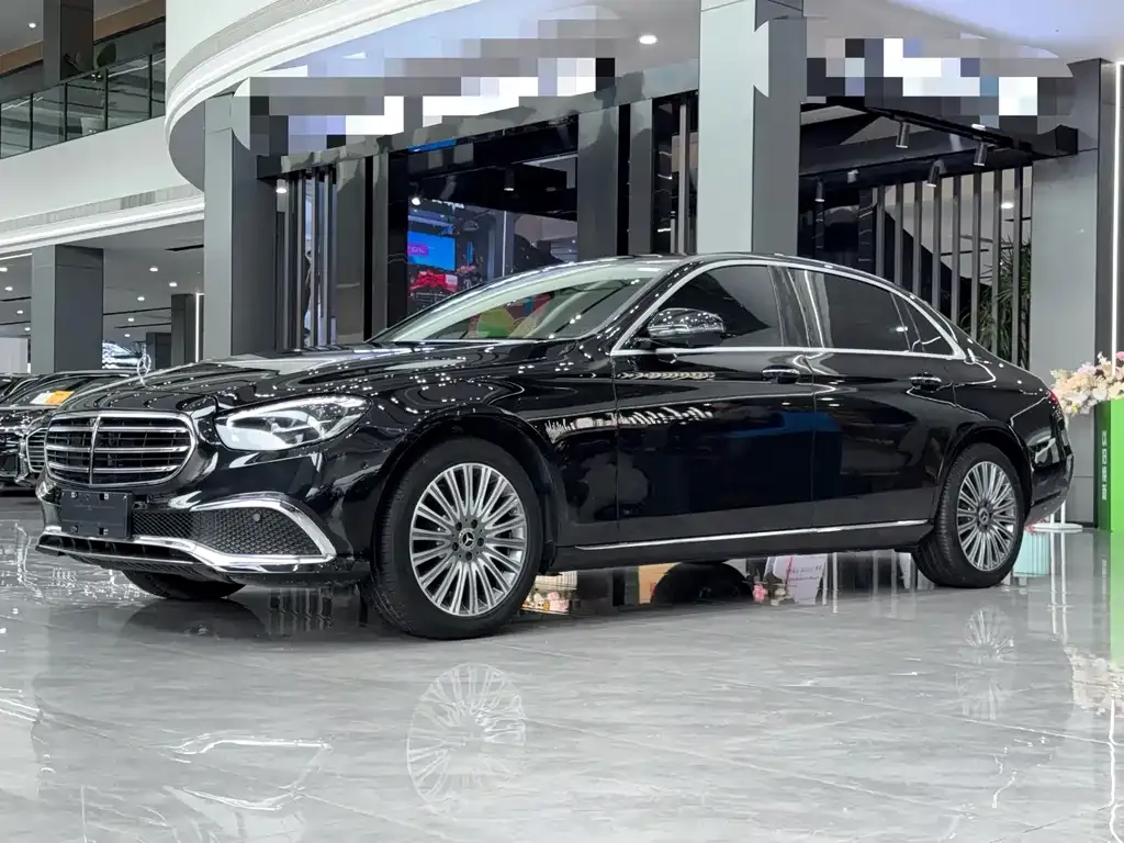 Mercedes-Benz E-Class — фото 1