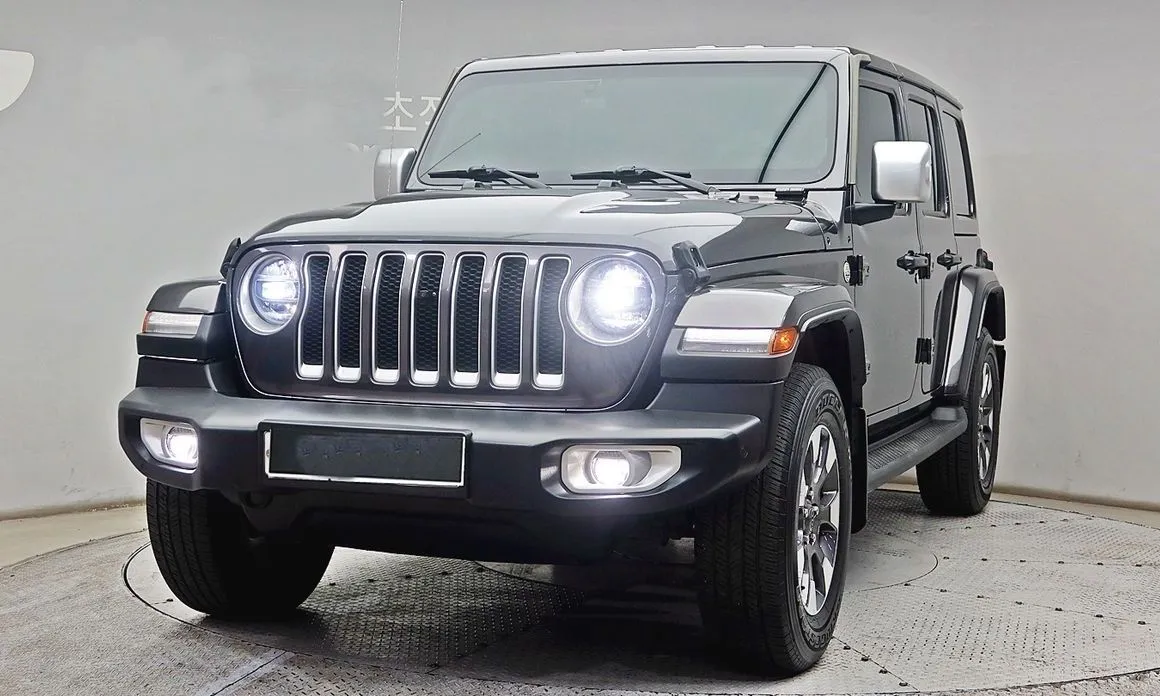 Jeep Wrangler — фото 1