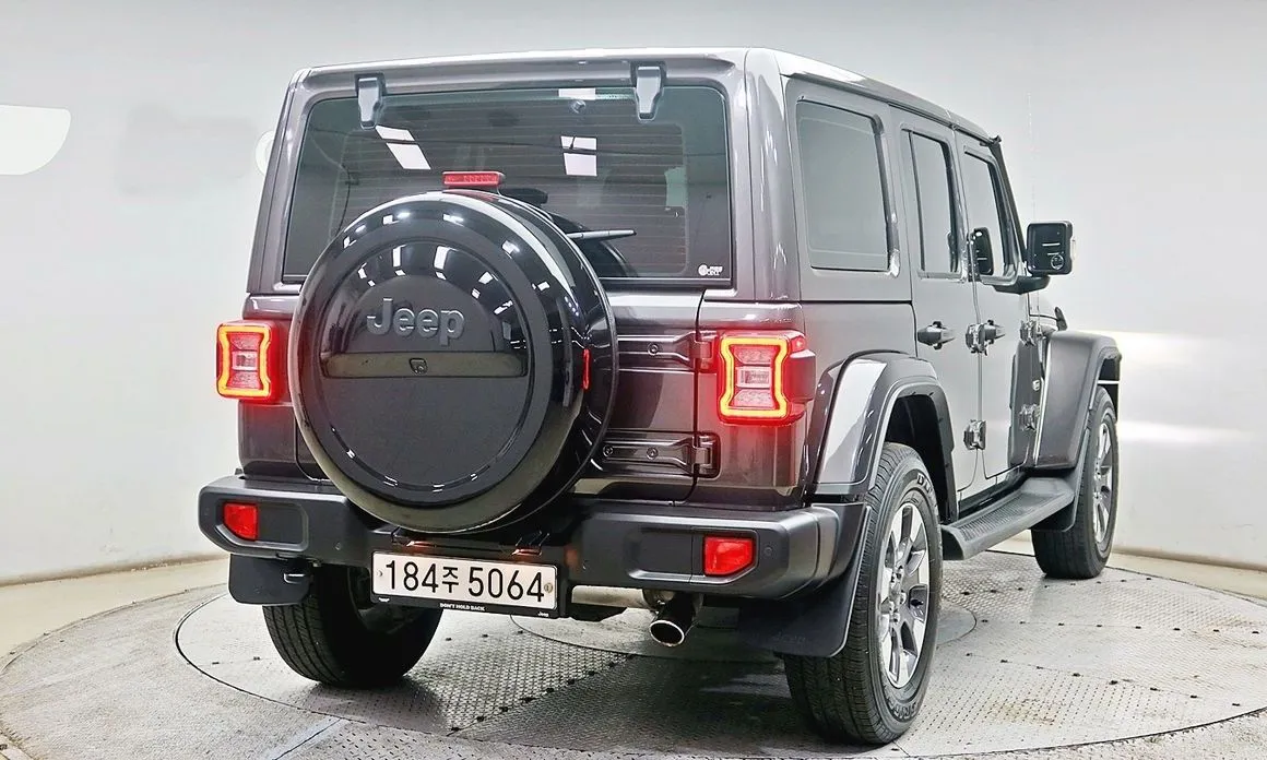 Jeep Wrangler — фото 8