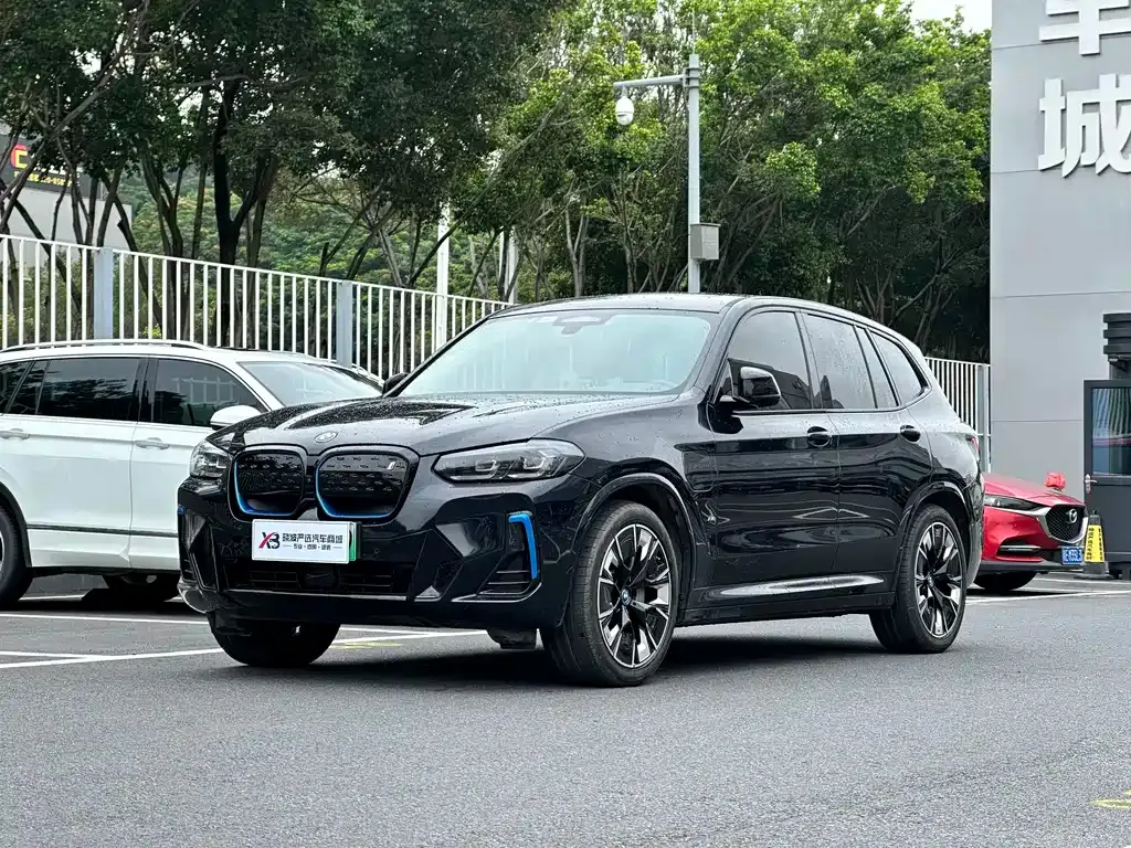BMW iX3 — фото 1