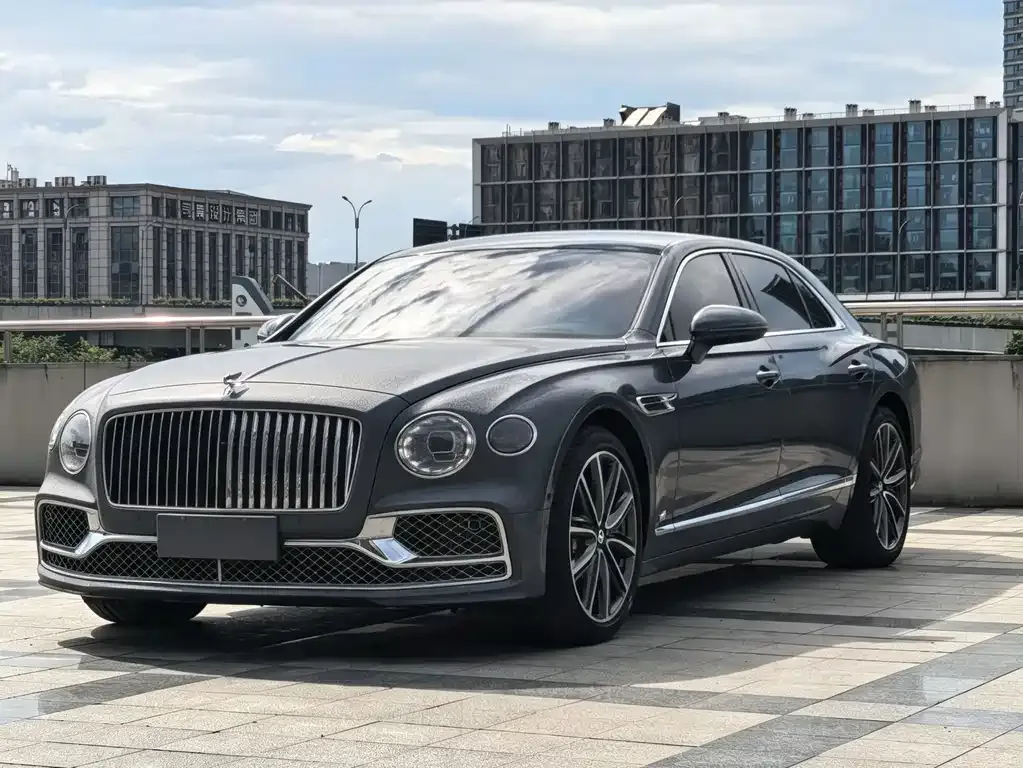 Bentley Flying Spur — фото 1