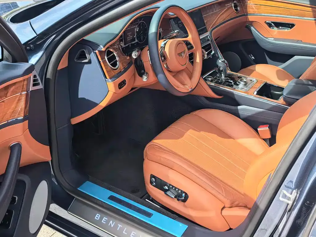 Bentley Flying Spur — фото 3