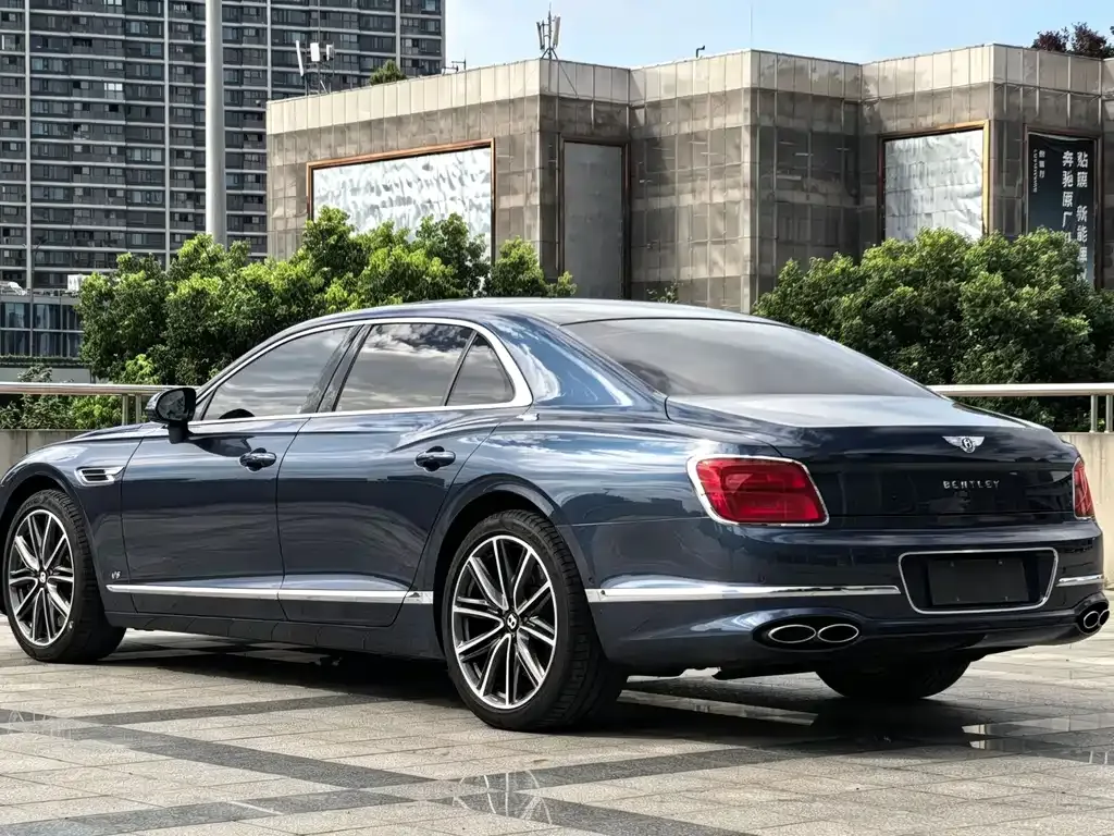 Bentley Flying Spur — фото 10