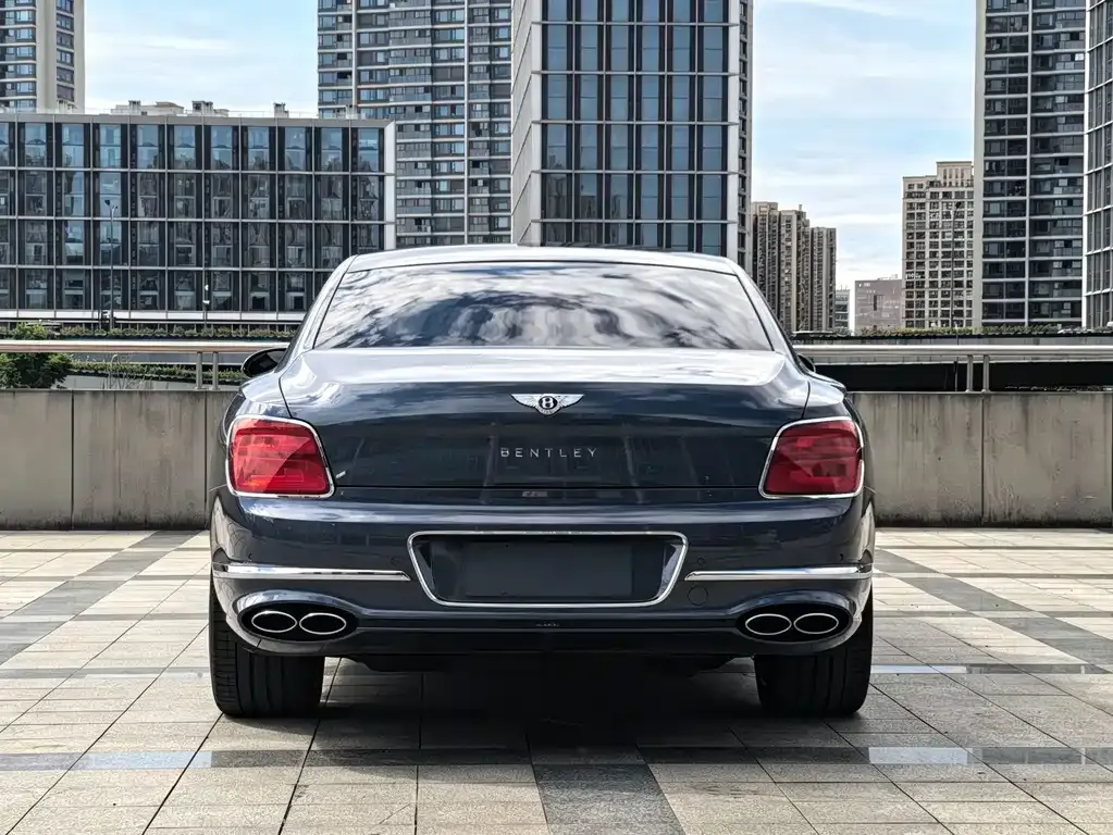 Bentley Flying Spur — фото 9