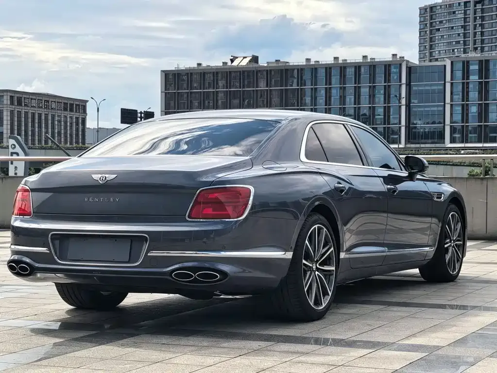 Bentley Flying Spur — фото 5
