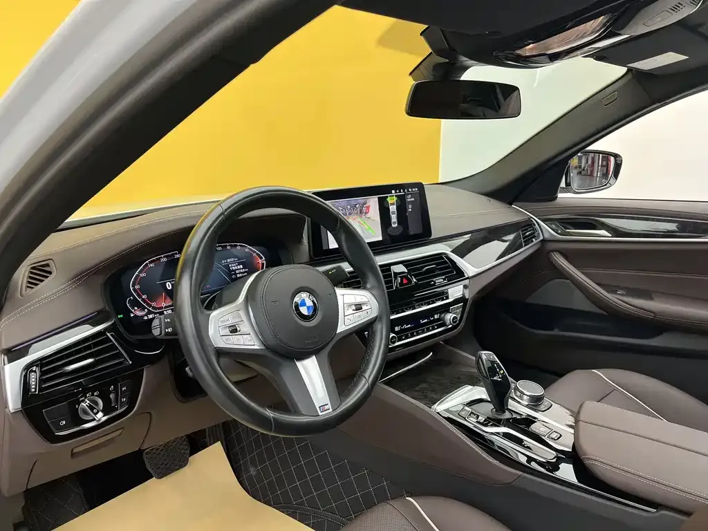 BMW 5 Series — фото 4
