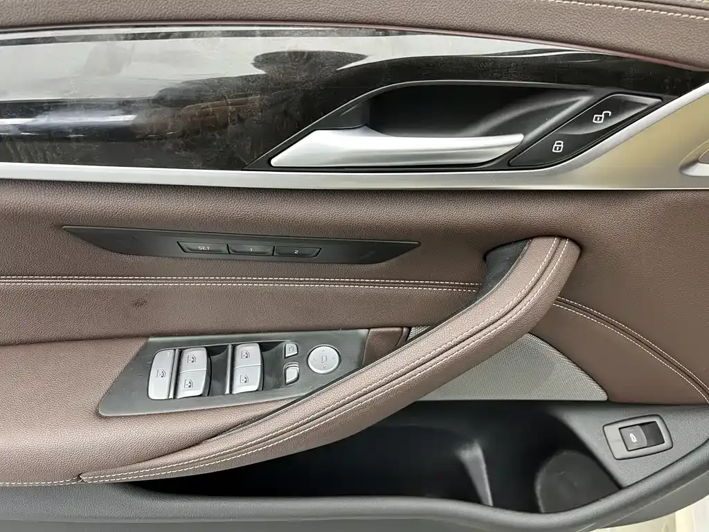 BMW 5 Series — фото 10