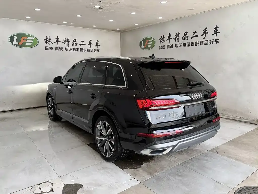 Audi Q7 — фото 10