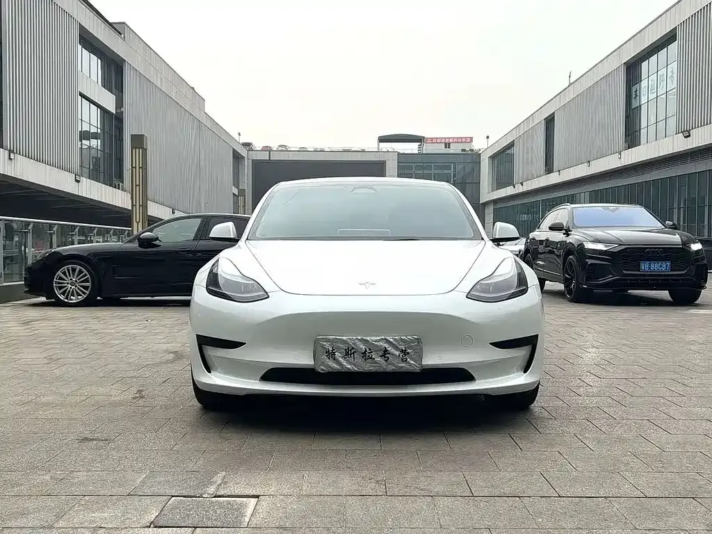 Tesla Model 3 — фото 6