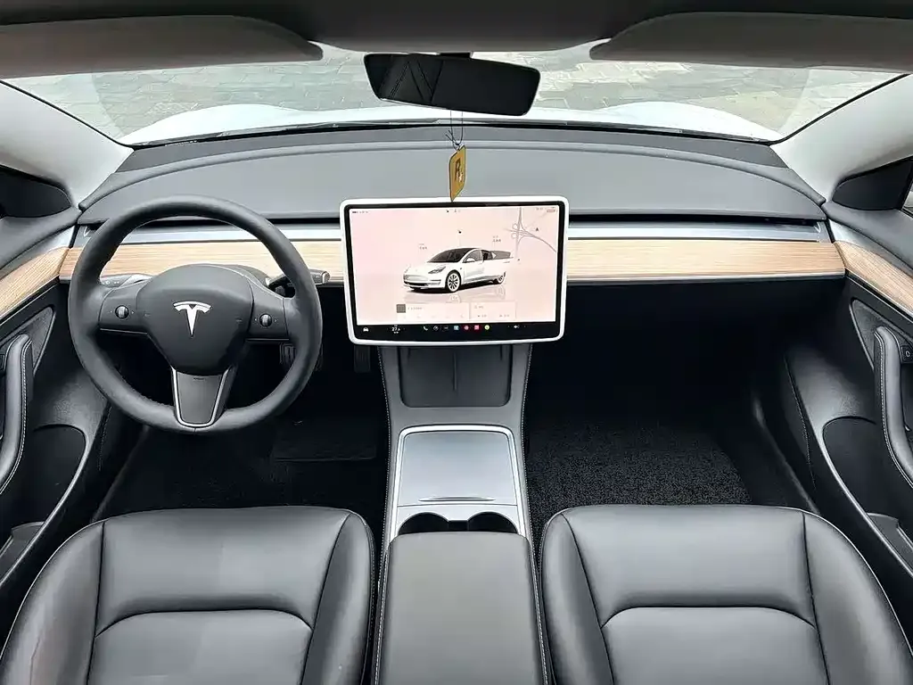 Tesla Model 3 — фото 7
