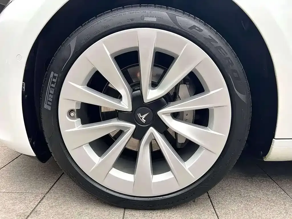Tesla Model 3 — фото 2