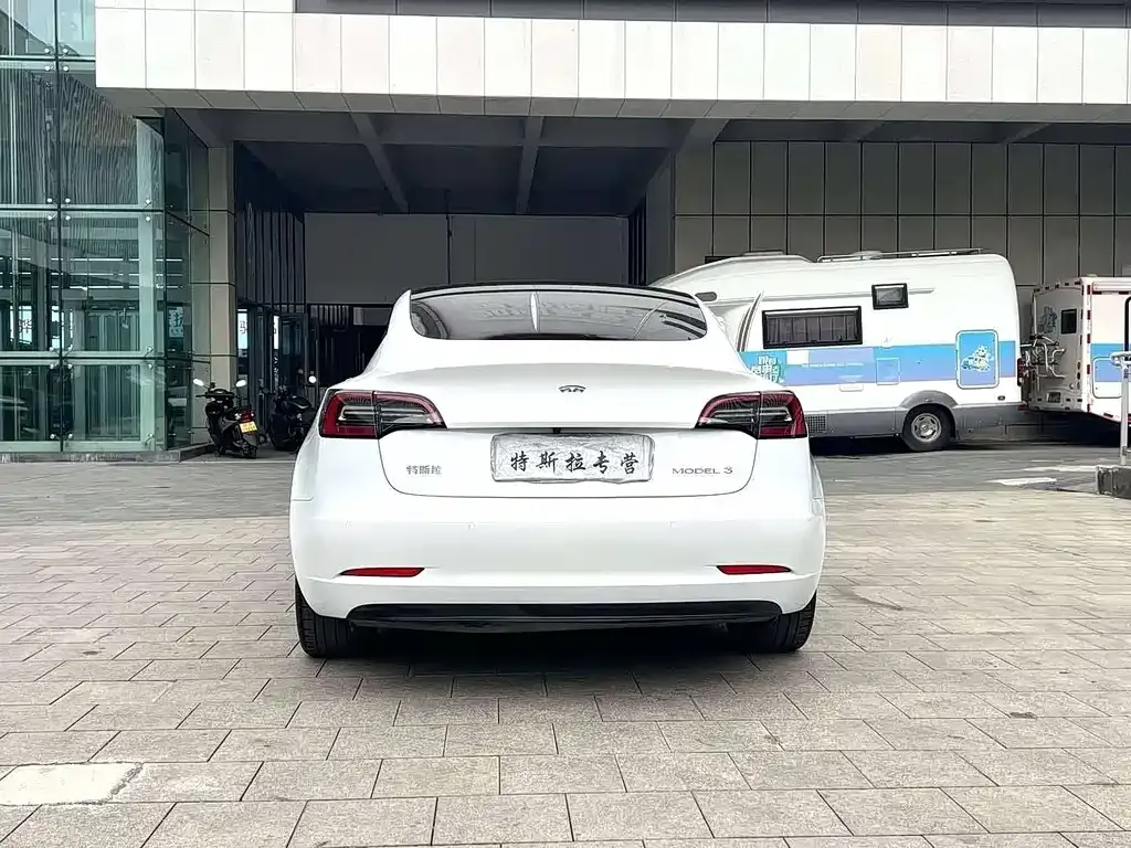 Tesla Model 3 — фото 5