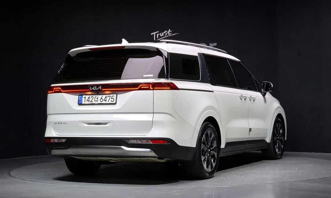 Kia Carnival — фото 4