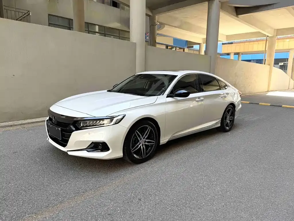 Honda Accord — фото 1