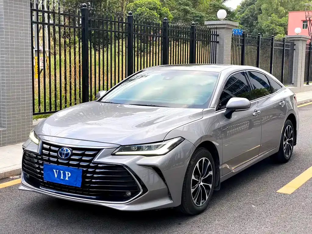 Toyota Avalon — фото 1