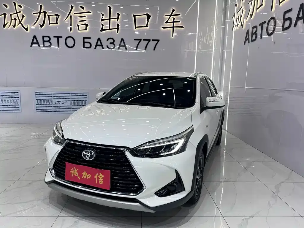 Toyota Yaris L — фото 1