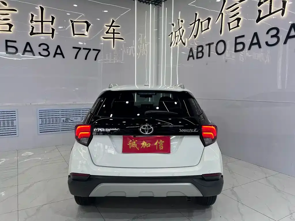 Toyota Yaris L — фото 2