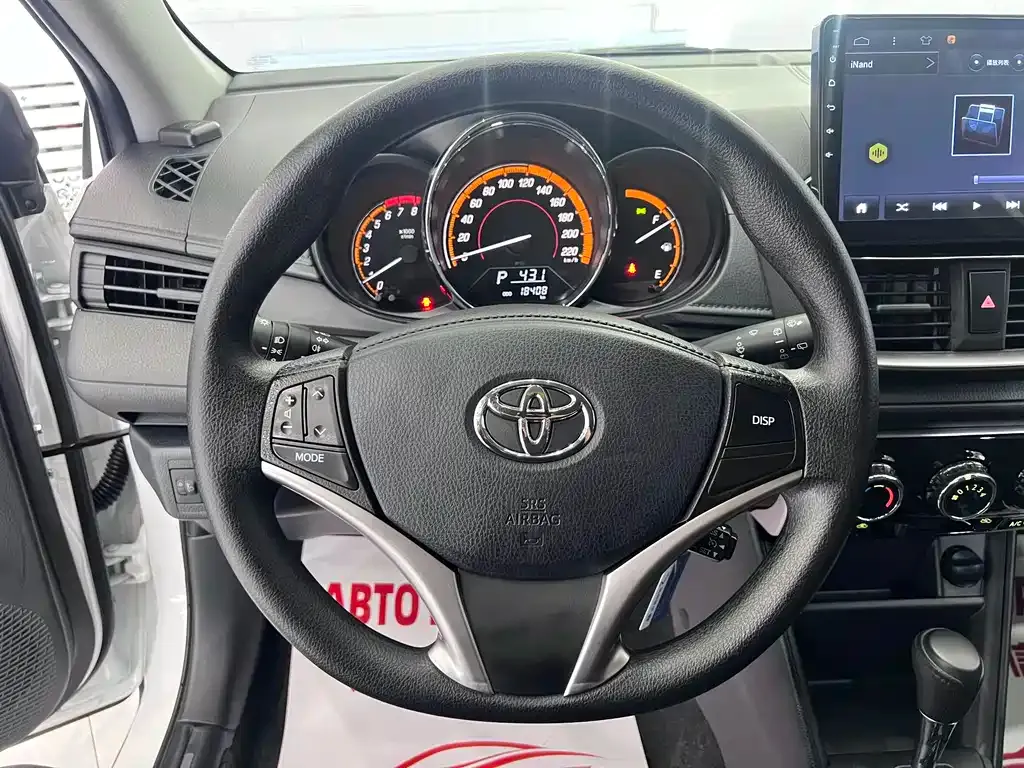 Toyota Yaris L — фото 10