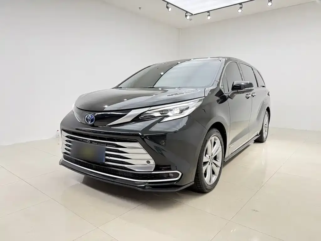 Toyota Sienna — фото 1