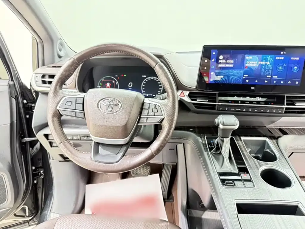 Toyota Sienna — фото 10