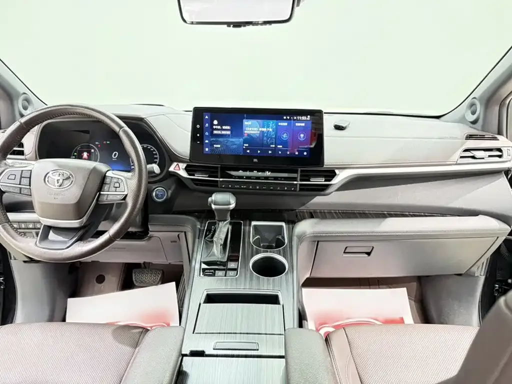 Toyota Sienna — фото 9