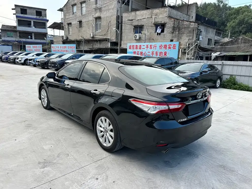 Toyota Camry — фото 5