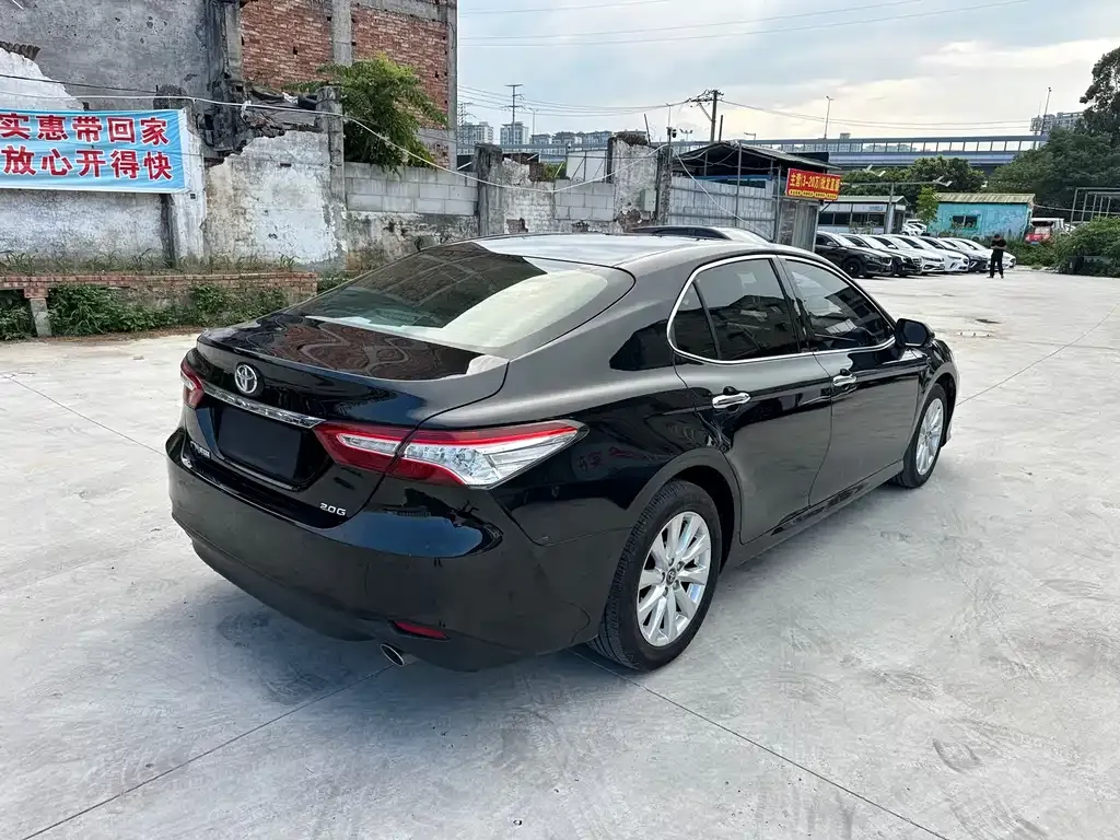 Toyota Camry — фото 10