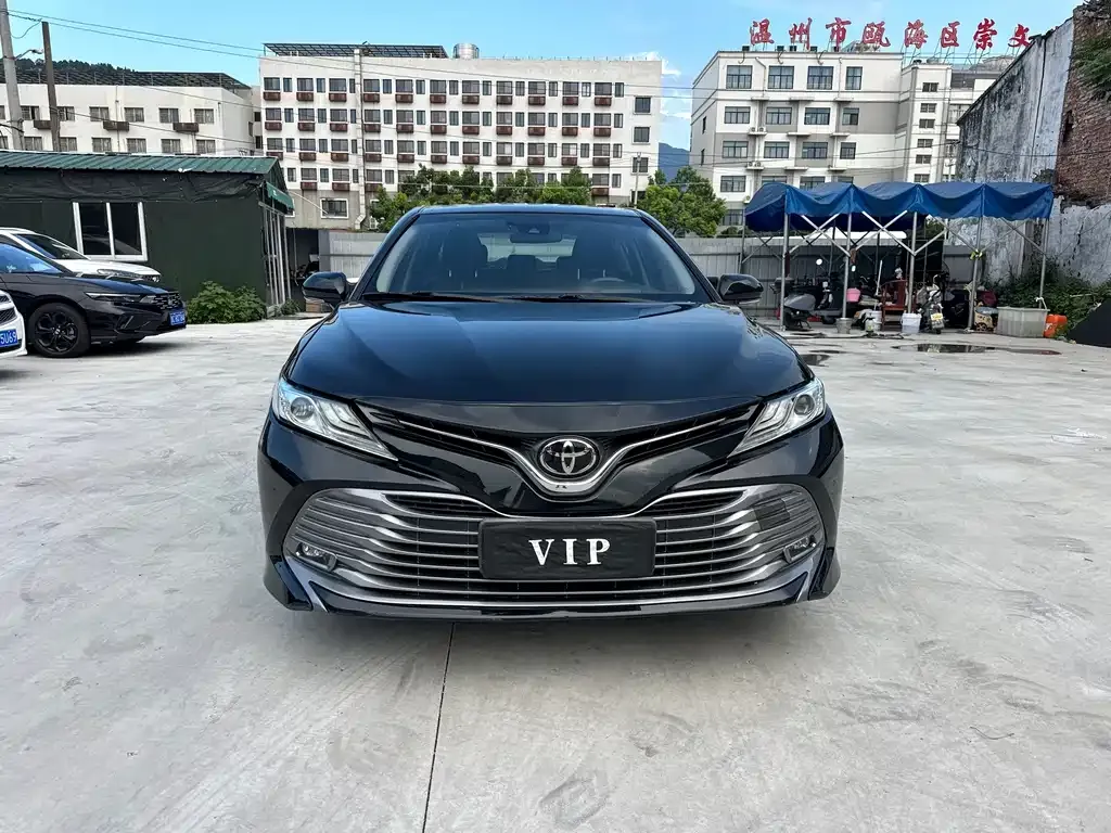 Toyota Camry — фото 2