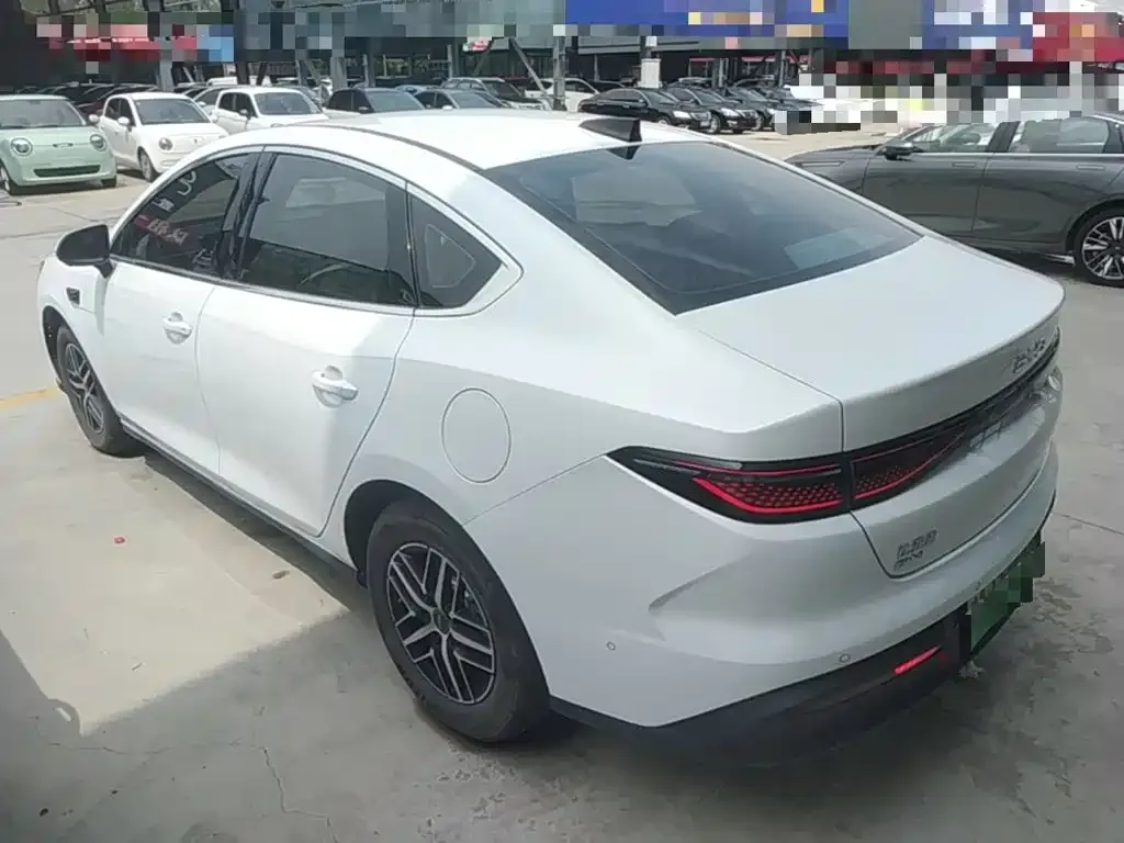 BYD Seal 05 DM-i — фото 10