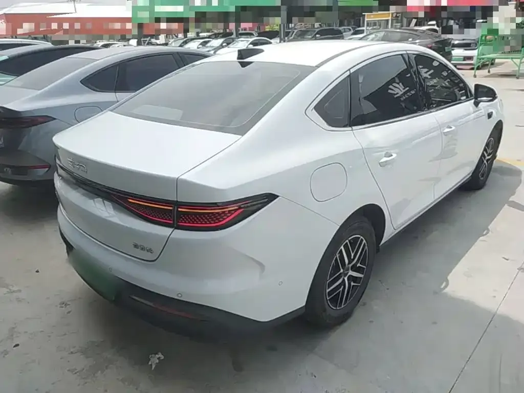 BYD Seal 05 DM-i — фото 8