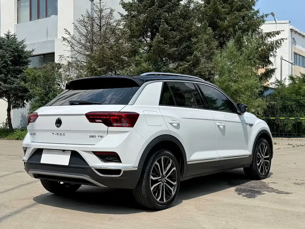 Volkswagen T-Roc — фото 10