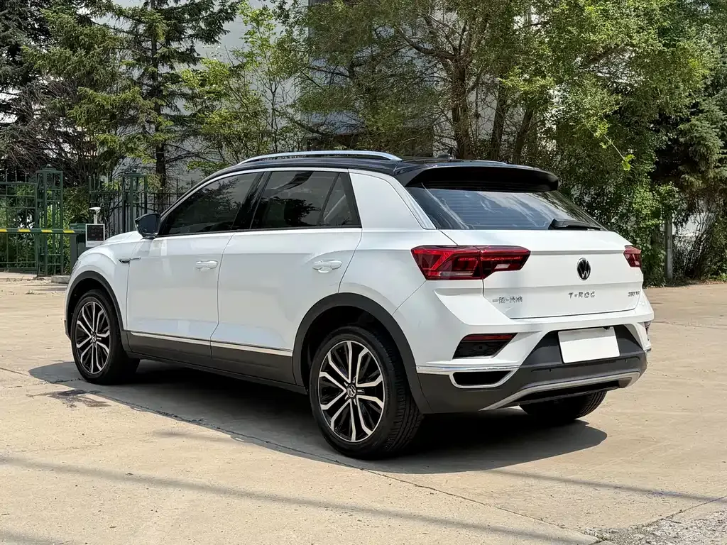Volkswagen T-Roc — фото 6