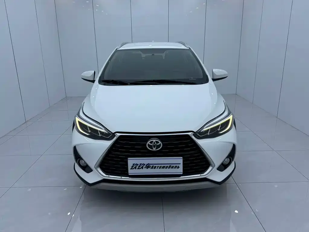 Toyota Yaris L — фото 2