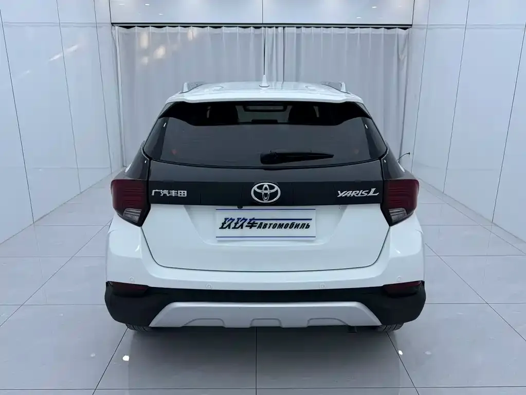 Toyota Yaris L — фото 8