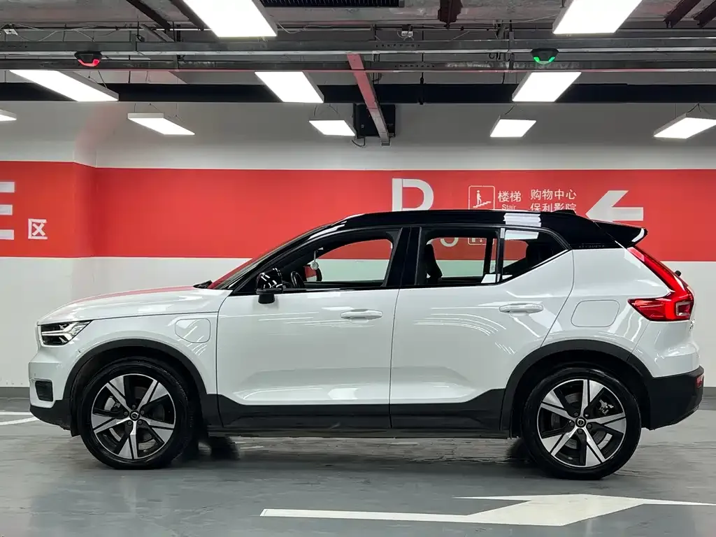 Volvo XC40 NEV — фото 6