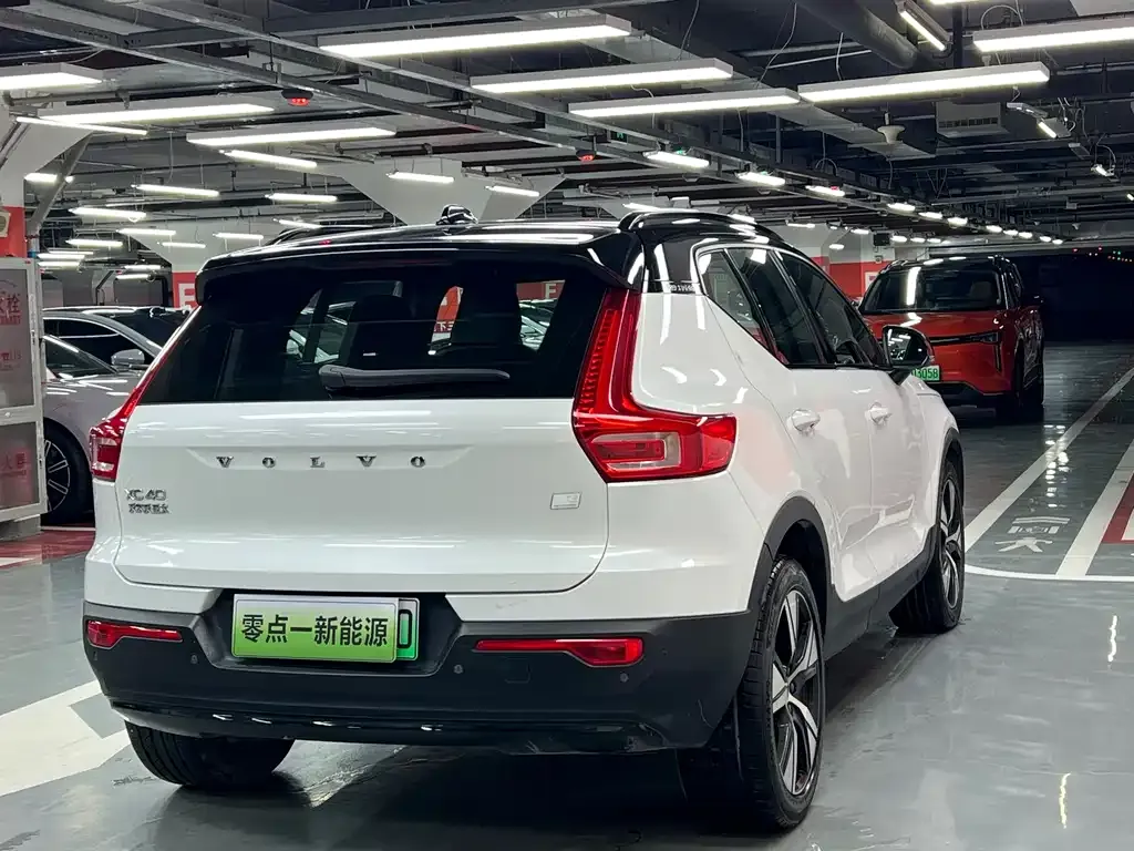 Volvo XC40 NEV — фото 3
