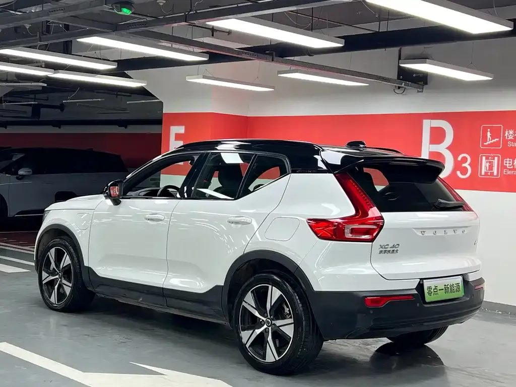 Volvo XC40 NEV — фото 4