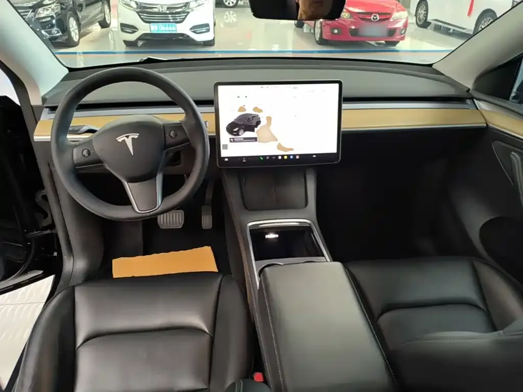 Tesla Model Y — фото 2