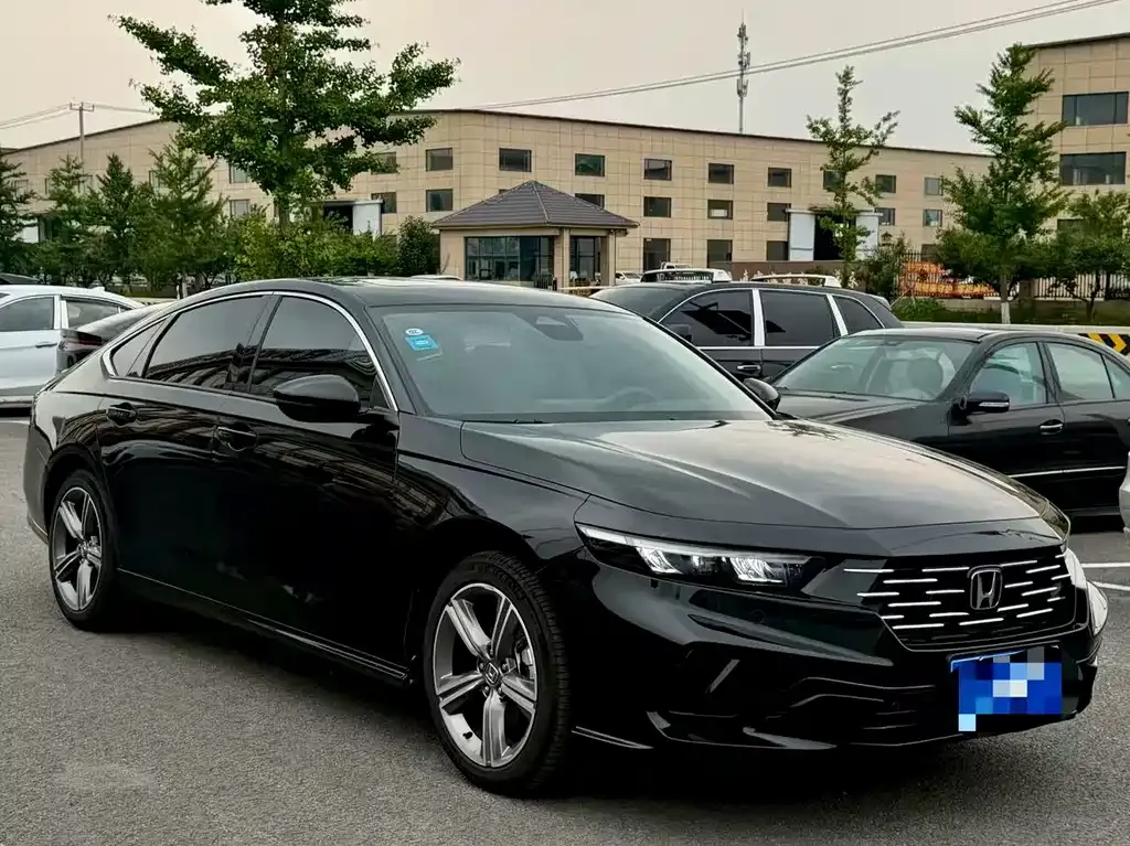 Honda Accord — фото 1
