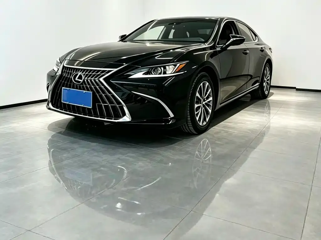 Lexus ES — фото 1