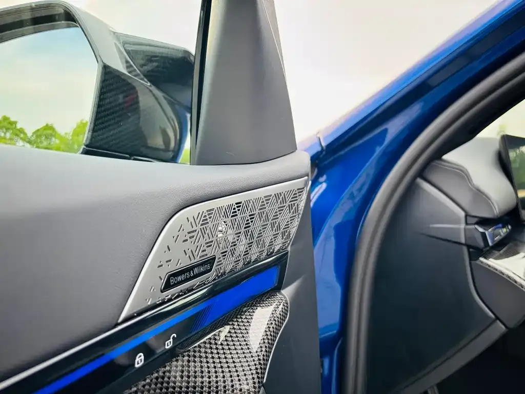 BMW M5 New Energy — фото 6